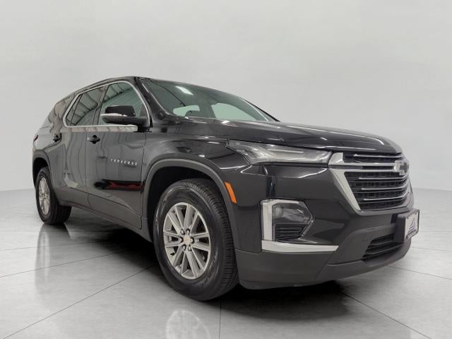 2023 Chevrolet Traverse LT Cloth in Mosaic Black Metallic — front three-quarter view